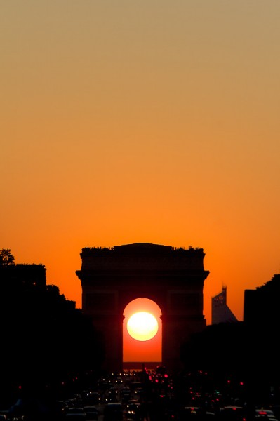 coucher de soleil sur les Champs Elysées
